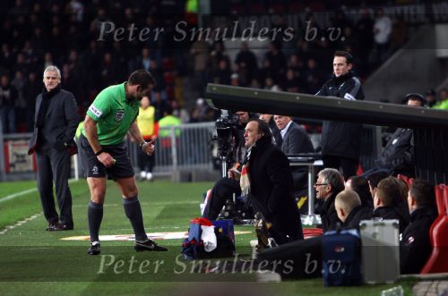 Eindhoven, 12 December 2009
Kompetitiewedstrijd PSV-AZ, eindstand 1-0 Seizoen 2009/2010
Dick Advocaat wordt toegesproken door scheidsrechter Vink
Foto Junior Smulders
