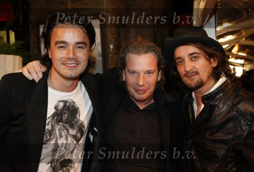Amsterdam 16 november 2009
Premiere komt een vrouw bij de dochter in Tuschinski. Dinand Woesthoff Dennis v Leeuwen en Edwin Jansen
Peter Smulders bv