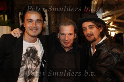 Amsterdam 16 november 2009
Premiere komt een vrouw bij de dochter in Tuschinski. Dinand Woesthoff Dennis v Leeuwen en Edwin Jansen
Peter Smulders bv