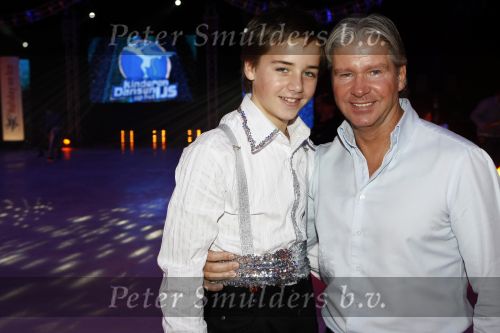 Amsterdam 8 december 2009
Sterren kinderen dansen op het ijs in de rai. Dries Roelvink met zoon Donny
Peter Smulders bv