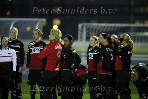 Alkmaar 2 december 2009
claudia van den heiligenberg en Duanne Bito arriveren bij trainingscomplex van az waar de dames trainen.
Peter Smulders bv