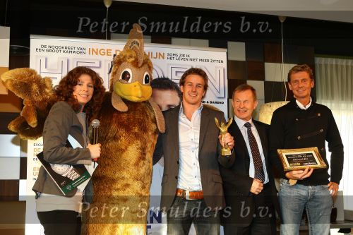 Arnhem, Papendal 8 December 2009
Presentatie 3e uitgave van het magazine HELDEN van Frits Barend en zijn dochter Barbara Barend

Foto Peter Smulders