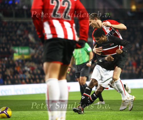 Eindhoven, 12 December 2009
Kompetitiewedstrijd PSV-AZ, eindstand 1-0 Seizoen 2009/2010
Erik Pieters in duel Kew Jaliens
Foto Junior Smulders