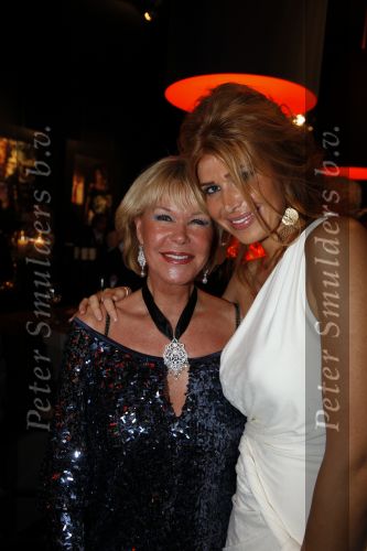 Amsterdam 10 december 2009
VIP avond van de miljonair fair in de RAI. Estelle Gullit en Sheila de Vries
Peter Smulders bv