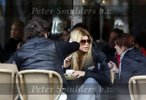 Amsterdam 14 november 2009
Estelle Gullit bellend op de cornelis schuytstraat. Met Leco v Zadelhoff
Peter Smulders bv