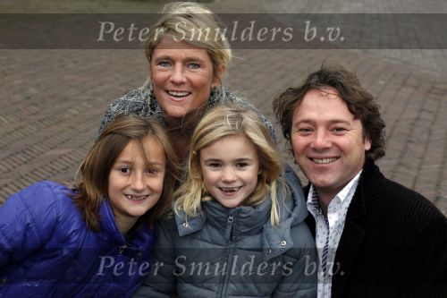 Kaatsheuvel 29 november 2009
Presentatie CD Sound of music in het efteling theater. Frits Sissing met zijn vrouw en dochters Lot en Sophie
Peter Smulders bv
