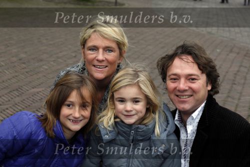 Kaatsheuvel 29 november 2009
Presentatie CD Sound of music in het efteling theater. Frits Sissing met zijn vrouw en dochters Lot en Sophie
Peter Smulders bv