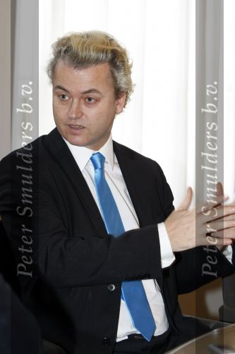 Den Haag 19 november 2009
Karel Hille intervieuwt Geert Wilders op het binnenhof.
Peter Smulders bv