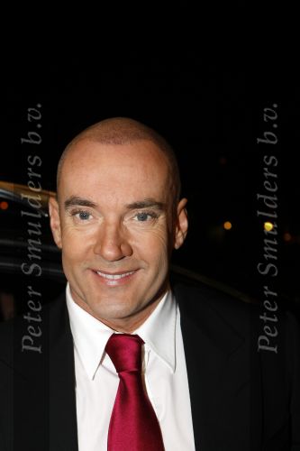 Amsterdam 11 november 2009
Gerard Joling met kaal hooft bij ballet premiere in Carre. Hij heeft zich kaal laten scheren en nieuwe haren laten inplanteren.
Peter Smulders bv