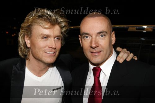 Amsterdam 11 november 2009
Gerard Joling met kaal hooft bij ballet premiere in Carre. Hij heeft zich kaal laten scheren en nieuwe haren laten inplanteren. Gerard met Hans klok
Peter Smulders bv