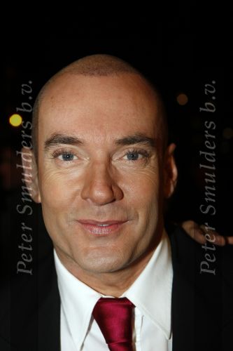 Amsterdam 11 november 2009
Gerard Joling met kaal hooft bij ballet premiere in Carre. Hij heeft zich kaal laten scheren en nieuwe haren laten inplanteren.
Peter Smulders bv