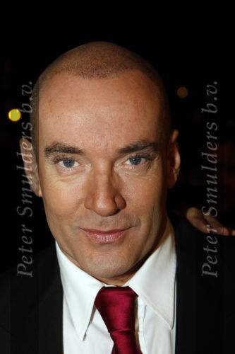 Amsterdam 11 november 2009
Gerard Joling met kaal hooft bij ballet premiere in Carre. Hij heeft zich kaal laten scheren en nieuwe haren laten inplanteren.
Peter Smulders bv