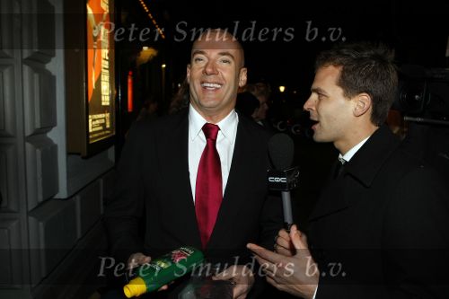 Amsterdam 11 november 2009
Gerard Joling met kaal hooft bij ballet premiere in Carre. Hij heeft zich kaal laten scheren en nieuwe haren laten inplanteren.
Peter Smulders bv