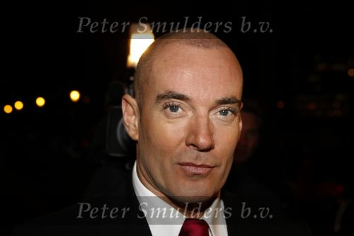 Amsterdam 11 november 2009
Gerard Joling met kaal hooft bij ballet premiere in Carre. Hij heeft zich kaal laten scheren en nieuwe haren laten inplanteren.
Peter Smulders bv