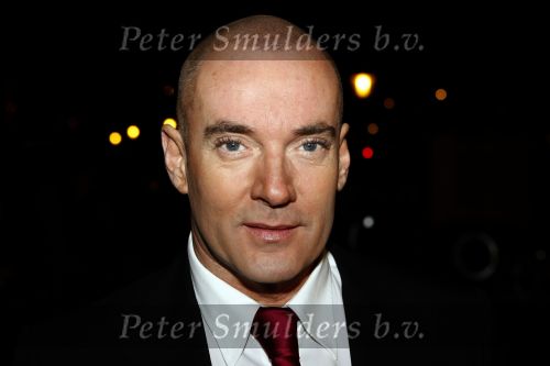 Amsterdam 11 november 2009
Gerard Joling met kaal hooft bij ballet premiere in Carre. Hij heeft zich kaal laten scheren en nieuwe haren laten inplanteren.
Peter Smulders bv