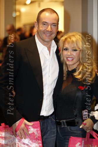 Amsterdam 28 november 2009
Bn ers lopen modeshow en verkopen art bags voor het aids fonds in de bijenkorf. Gerard Joling en Patricia Paay
Peter Smulders bv