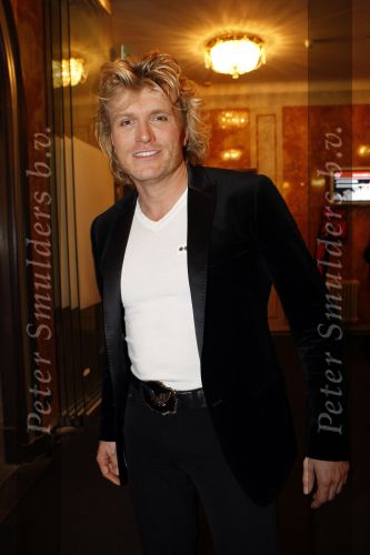 Amsterdam 11 november 2009
Hans Klok met Gerard Joling bij premiere carre.
Peter Smulders bv