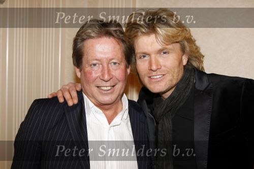 Amsterdam Schiphol 23 november 2009
Presentatie boek Hans Kazan in het Hilton hotel. Hans Klok en Hans Kazan
Peter Smulders bv