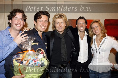 Amsterdam Schiphol 23 november 2009
Presentatie boek Hans Kazan in het Hilton hotel. Oscar Lara Renzo en Steven Kazan met Hans Klok
Peter Smulders bv