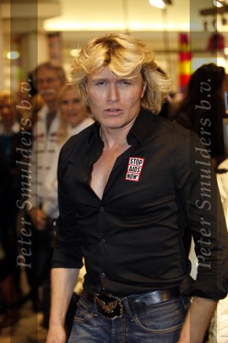 Amsterdam 28 november 2009
Bn ers lopen modeshow en verkopen art bags voor het aids fonds in de bijenhkorf. hans Klok
Peter Smulders bv