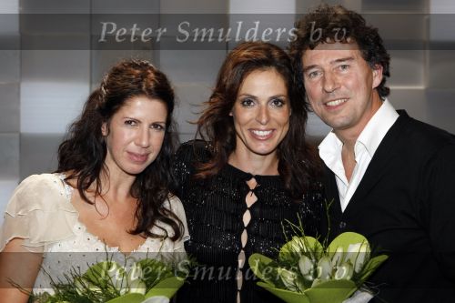 Gouda 7 december 2009
Premiere de gelukkige huisvrouw in het theater van Gouda.
De acteurs zijn Isa Hoes Marc Klein Essink Ruben Lursen Anne Lamsvelt en Marie Louise Stheins.. Heleen v Royen
Peter Smulders bv