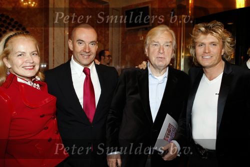 Amsterdam 11 november 2009
Premiere Ballet in carre. Henk v d Meyden met Monica Strotman en gerard Joling en Hans Klok
Peter Smulders bv