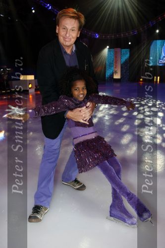 Amsterdam 8 december 2009
Sterren kinderen dansen op het ijs in de rai. Henny Huisman met kleindochter Emma
Peter Smulders bv