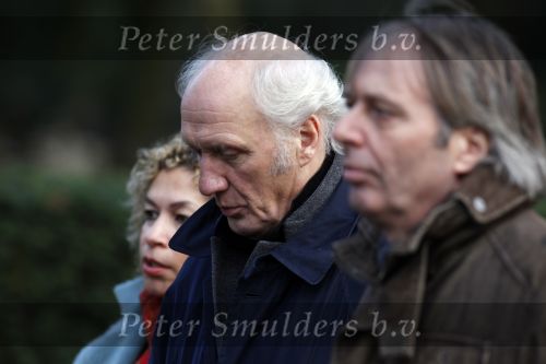 Amsterdam 8 december 2009
Begrafenis Ramses Shaffy op zorgvlied. Ramses vertrok met koets vanaf Carre. Daar waren Liesbeth List met man en dochter en Kitty Courbois. herman v Veen
Peter Smulders bv