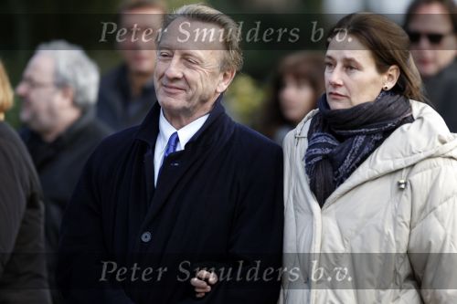Amsterdam 8 december 2009
Begrafenis Ramses Shaffy op zorgvlied. Ramses vertrok met koets vanaf Carre. Daar waren Liesbeth List met man en dochter en Kitty Courbois. hidde Maas met zijn vrouw
Peter Smulders bv
