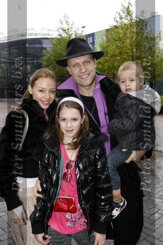 Amsterdam 28 november 2009
Premiere Arthur in pathe Arena. Hugo Metsers met vrouw en kinderen
Peter Smulders bv