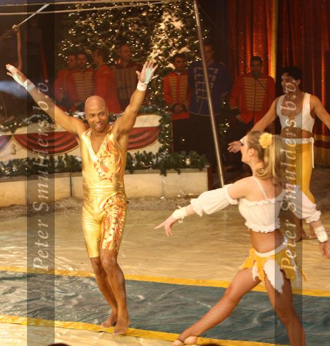 Helmond, 11 November 2009
Kestrscircus Renz met diverse BN-ers in aktie
Humberto Tan aan de trapeze
Foto Peter Smulders