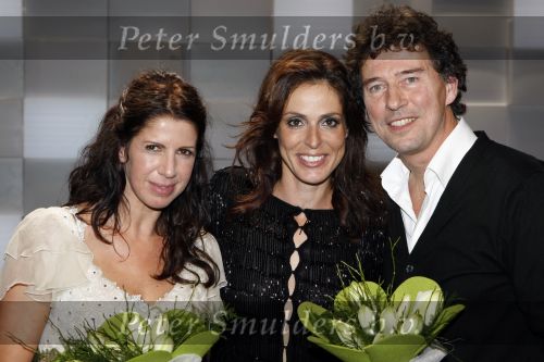 Gouda 7 december 2009
Premiere de gelukkige huisvrouw in het theater van Gouda.
De acteurs zijn Isa Hoes Marc Klein Essink Ruben Lursen Anne Lamsvelt en Marie Louise Stheins.. Heleen v Royen
Peter Smulders bv