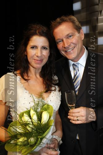 Gouda 7 december 2009
Premiere de gelukkige huisvrouw in het theater van Gouda.
De acteurs zijn Isa Hoes Marc Klein Essink Ruben Lursen Anne Lamsvelt en Marie Louise Stheins. Albert Verlinde met Heleen v Royen
Peter Smulders bv