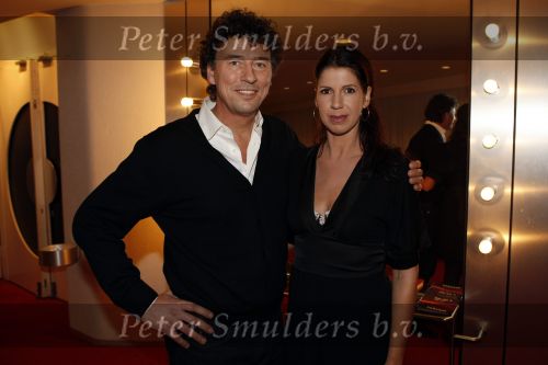 Hilversum 19 november 2009
Presentatie de gelukkige huisvrouw in het gooiland theater.
acteurs zij Isa Hoes Marc Klein Essink Ruben Lursen Anne Lamsvelt en Marie Louise Stheins.
Peter Smulders bv