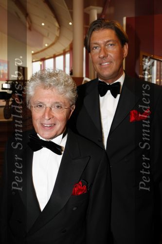 Hoorn 15 november 2009
Premiere Chicago in de schouwburg van Hoorn. Jacques d Ancoan met een vriend
Peter Smulders bv
