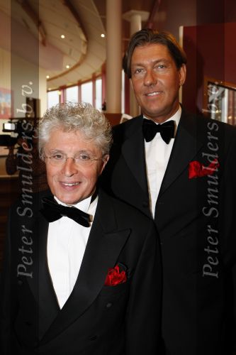 Hoorn 15 november 2009
Premiere Chicago in de schouwburg van Hoorn. Jacques d Ancoan met een vriend
Peter Smulders bv