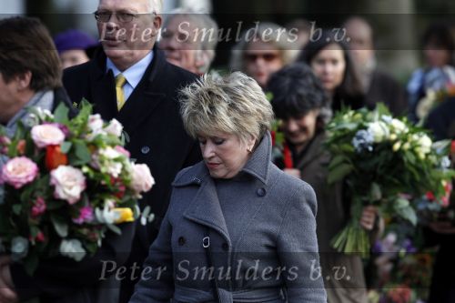 Amsterdam 8 december 2009
Begrafenis Ramses Shaffy op zorgvlied. Ramses vertrok met koets vanaf Carre. Daar waren Liesbeth List met man en dochter en Kitty Courbois. Jenny Arean
Peter Smulders bv