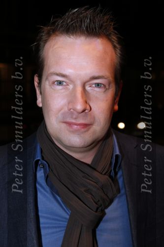 Gouda 7 december 2009
Premiere de gelukkige huisvrouw in schouwburg van Gouda. Jeroen Kijk in de vegte en Ruud de Wild
Peter Smulders bv