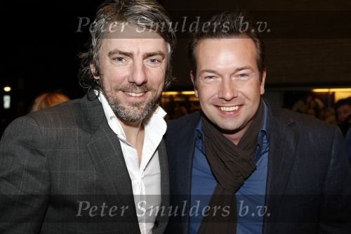 Gouda 7 december 2009
Premiere de gelukkige huisvrouw in schouwburg van Gouda. Jeroen Kijk in de vegte en Ruud de Wild
Peter Smulders bv