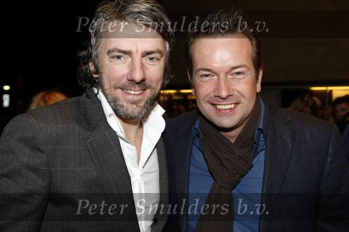 Gouda 7 december 2009
Premiere de gelukkige huisvrouw in schouwburg van Gouda. Jeroen Kijk in de vegte en Ruud de Wild
Peter Smulders bv