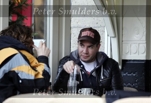 Amsterdam 5 december 2009
Jeroen v Koningsbrugge op terras.
Peter Smulders bv