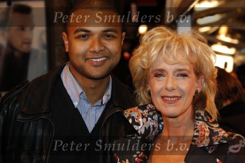 Amsterdam 16 november 2009
Premiere komt een vrouw bij de dochter in Tuschinski.
Jet v d Meij met een vriend
Peter Smulders bv