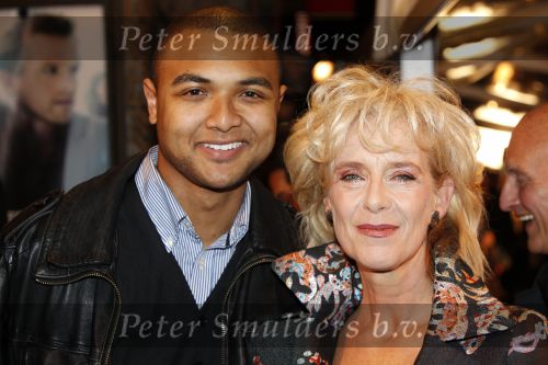 Amsterdam 16 november 2009
Premiere komt een vrouw bij de dochter in Tuschinski.
Jet v d Meij met een vriend
Peter Smulders bv