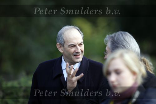 Amsterdam 8 december 2009
Begrafenis Ramses Shaffy op zorgvlied. Ramses vertrok met koets vanaf Carre. Daar waren Liesbeth List met man en dochter en Kitty Courbois. Job Cohen
Peter Smulders bv