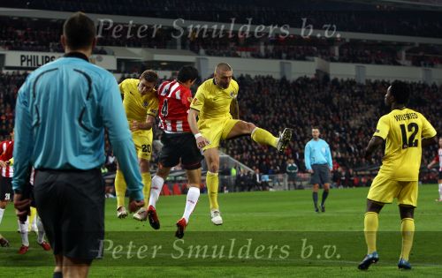 Eindhoven, 3 December 2009
UEFA Europa League PSV-Sparta Praag, eindstand 1-0
Seizoen 2009/2010
Jonathan Reis in duel met aanvoerder Tomas Repke
Foto Junior Smulders