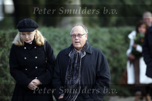 Amsterdam 8 december 2009
Begrafenis Ramses Shaffy op zorgvlied. Ramses vertrok met koets vanaf Carre. Daar waren Liesbeth List met man en dochter en Kitty Courbois. Joop Braakhekke
Peter Smulders bv