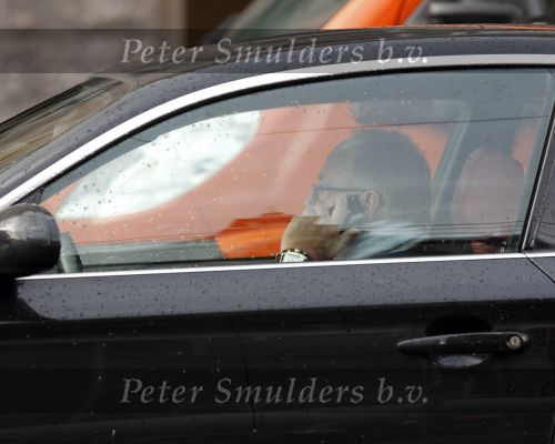 Amsterdam 27 november 2009
Joop Braakhekke zit in zijn auto te bellen.
Peter Smulders bv