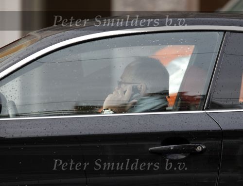 Amsterdam 27 november 2009
Joop Braakhekke zit in zijn auto te bellen.
Peter Smulders bv