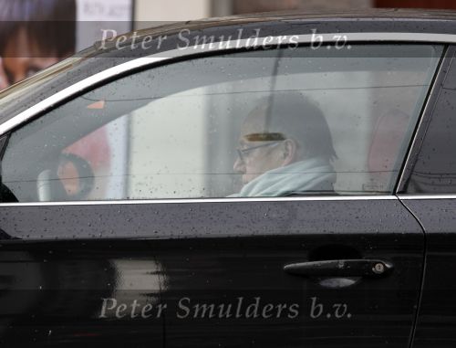 Amsterdam 27 november 2009
Joop Braakhekke zit in zijn auto te bellen.
Peter Smulders bv