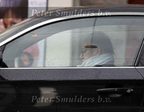 Amsterdam 27 november 2009
Joop Braakhekke zit in zijn auto te bellen.
Peter Smulders bv